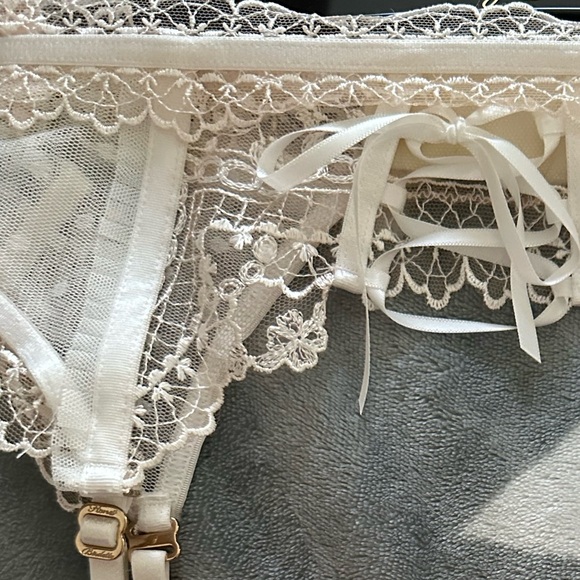 CAPUCINE
SUSPENDER - Picture 14 of 14